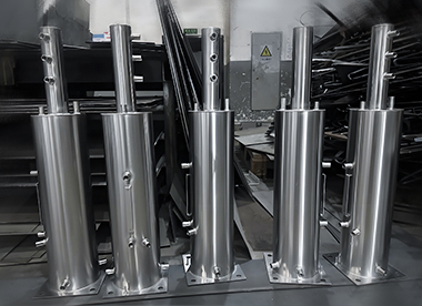 數(shù)控車(chē)床。CNC 數(shù)控銑床精密加工